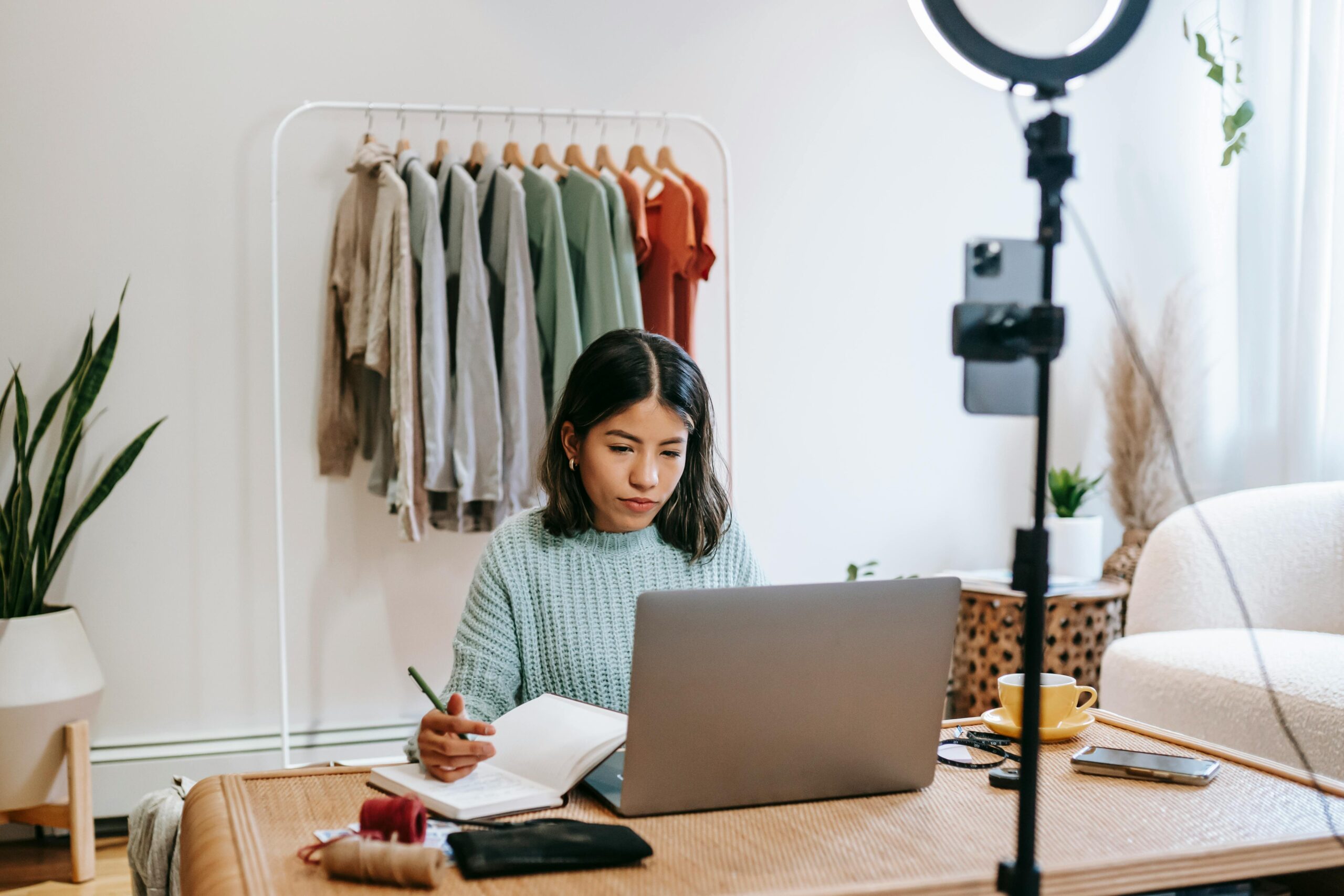 2024 Ecommerce Marketing Trends Review: Top Trends for E-commerce Success
